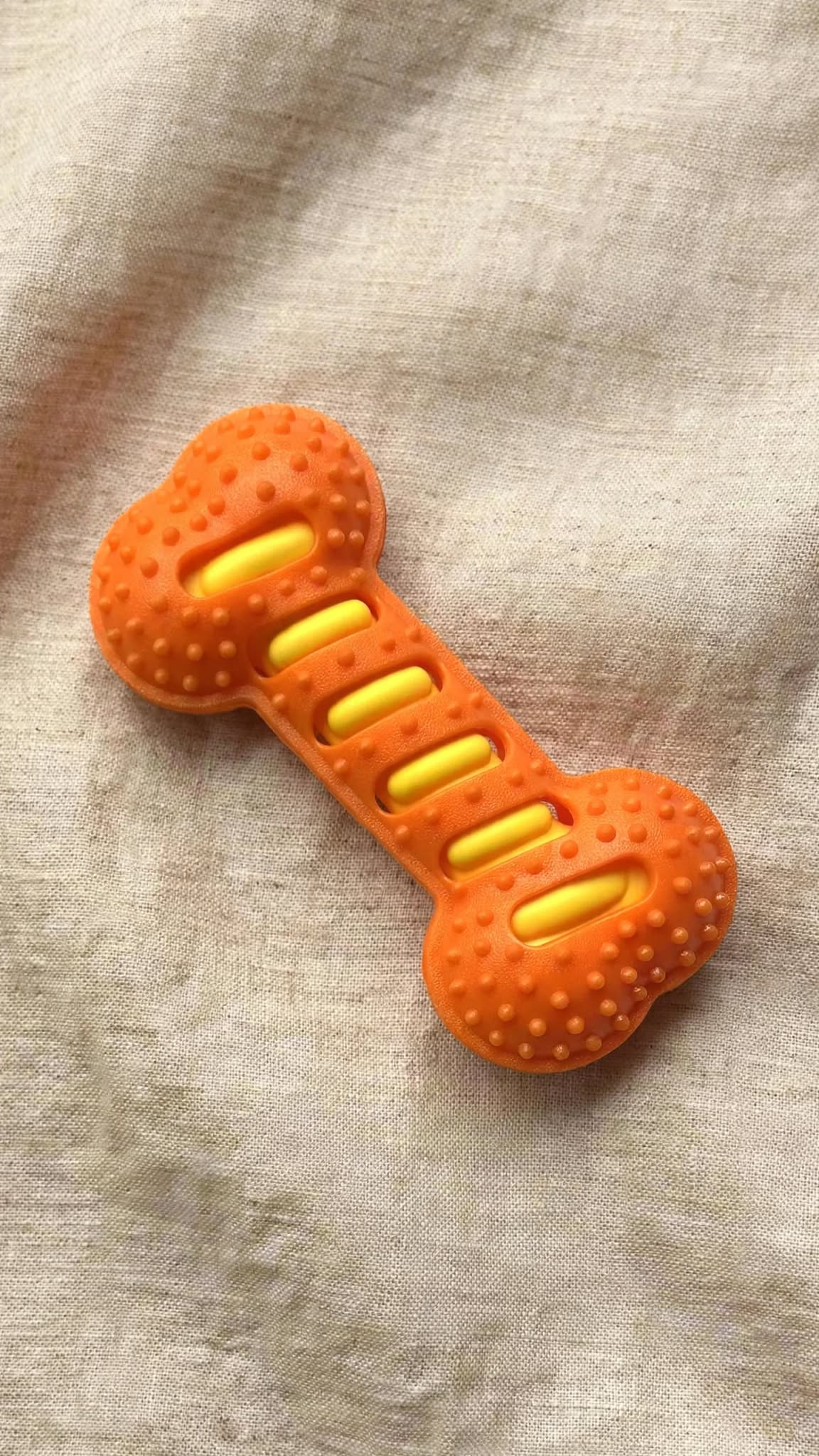 Hueso de juguete duradero con sonido